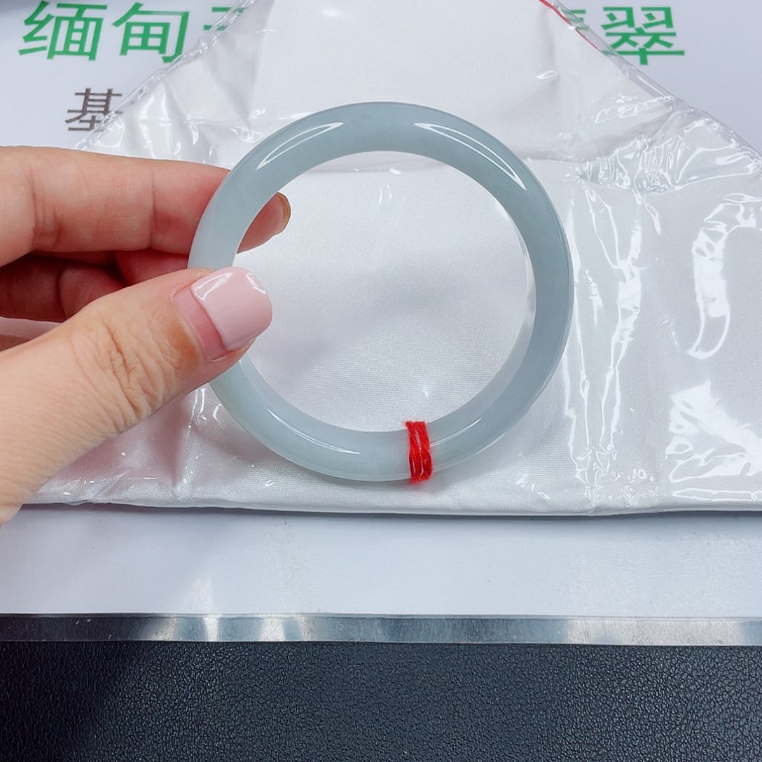 翡翠手镯未镶嵌依*冰晴蓝手镯