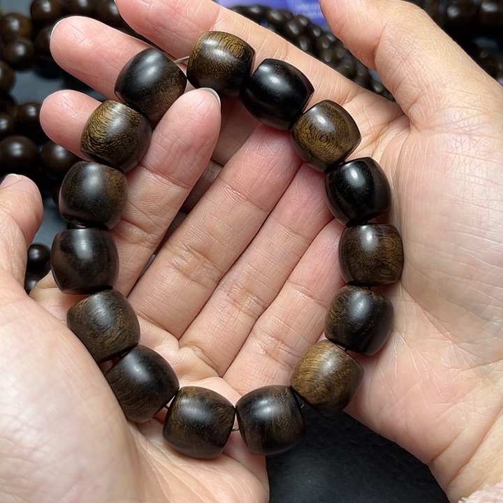 沉香手串白棋留疤