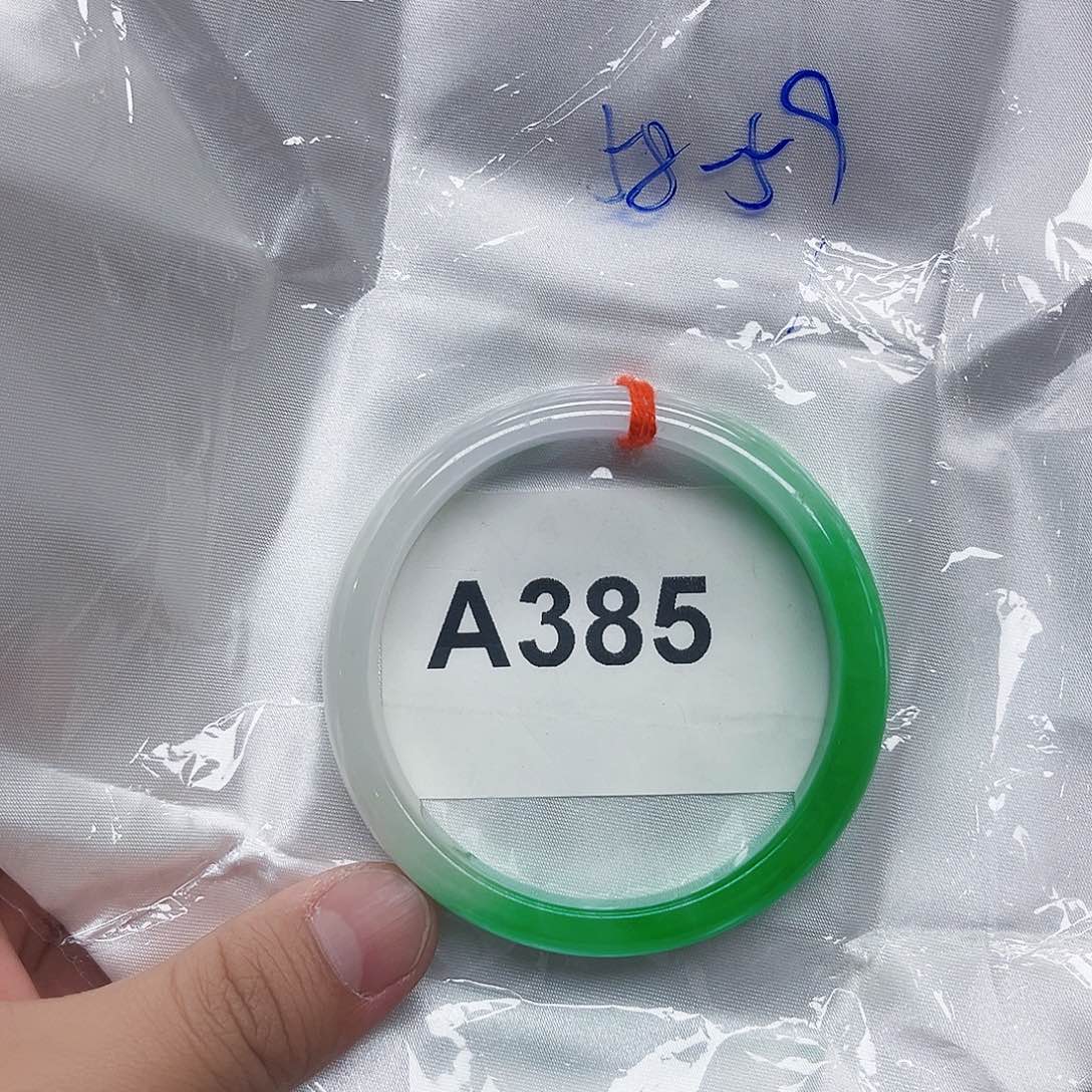 翡翠手镯未镶嵌默认微瑕