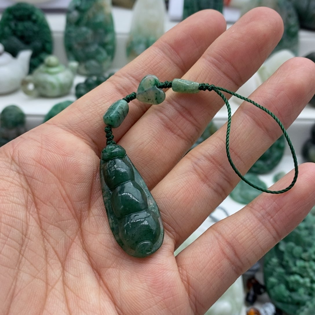 独山玉颈饰未镶嵌