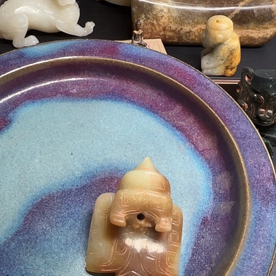 明**枝聚盛集团董事长