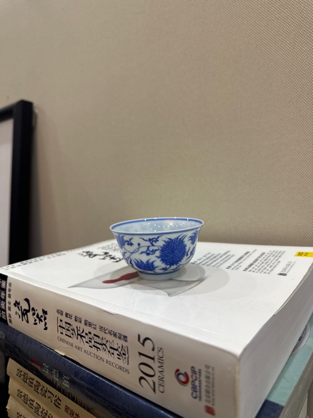 小楼听雨手绘青花团菊主人杯