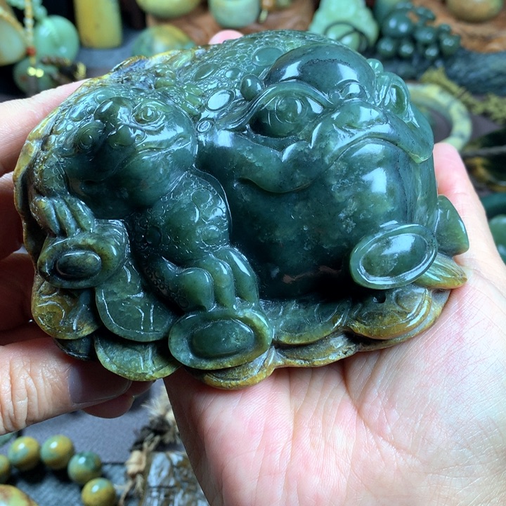 吊坠(赠链)未镶嵌岫岩河磨玉（透闪石质玉）佳*！