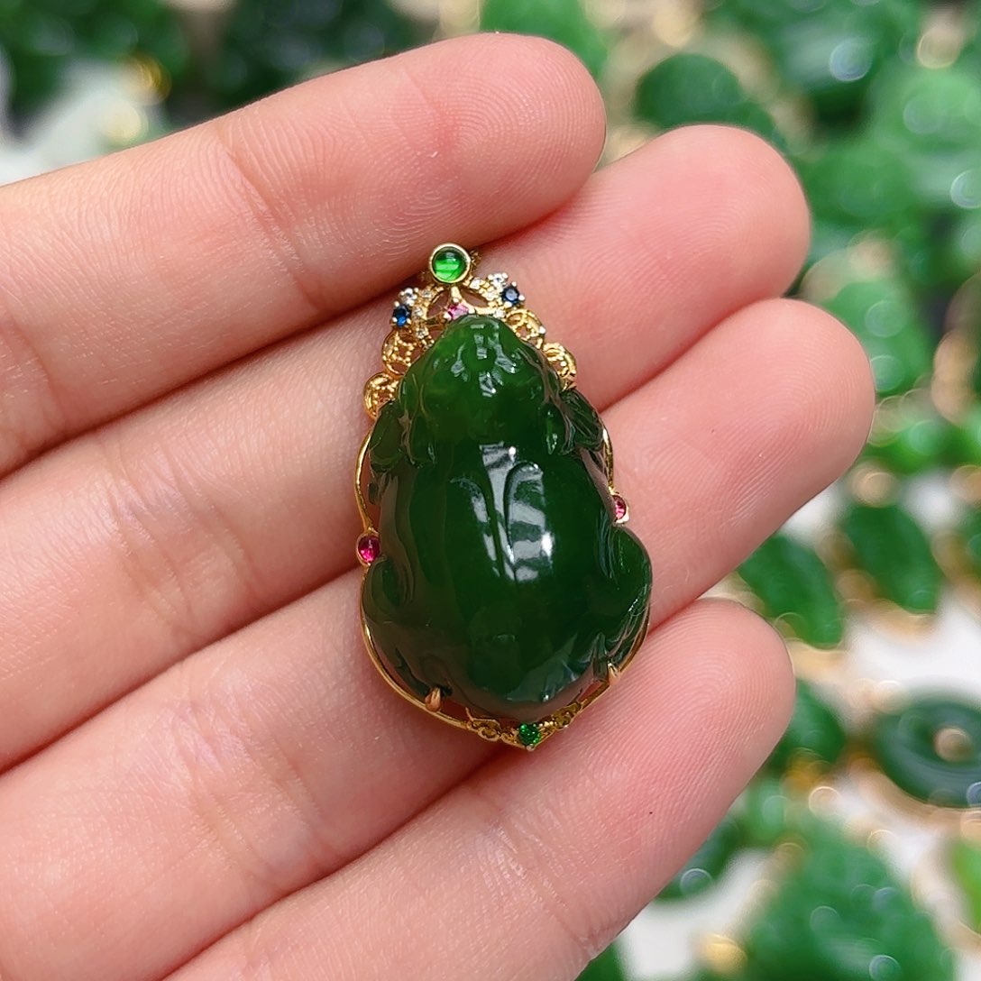 和田玉（碧玉）颈饰18K金镶嵌