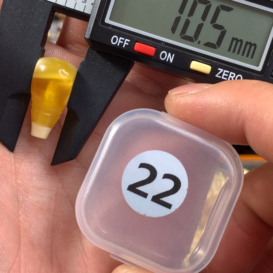 琥珀裸石未镶嵌三通