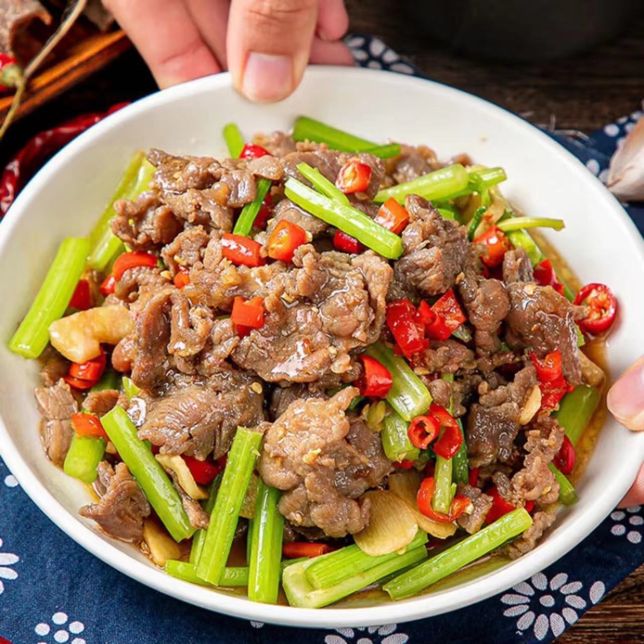 湘西名菜小炒黄牛肉，饭店必点菜品，下饭下酒美味