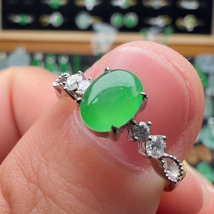 翡翠18K金镶嵌戒指蛋面6.7