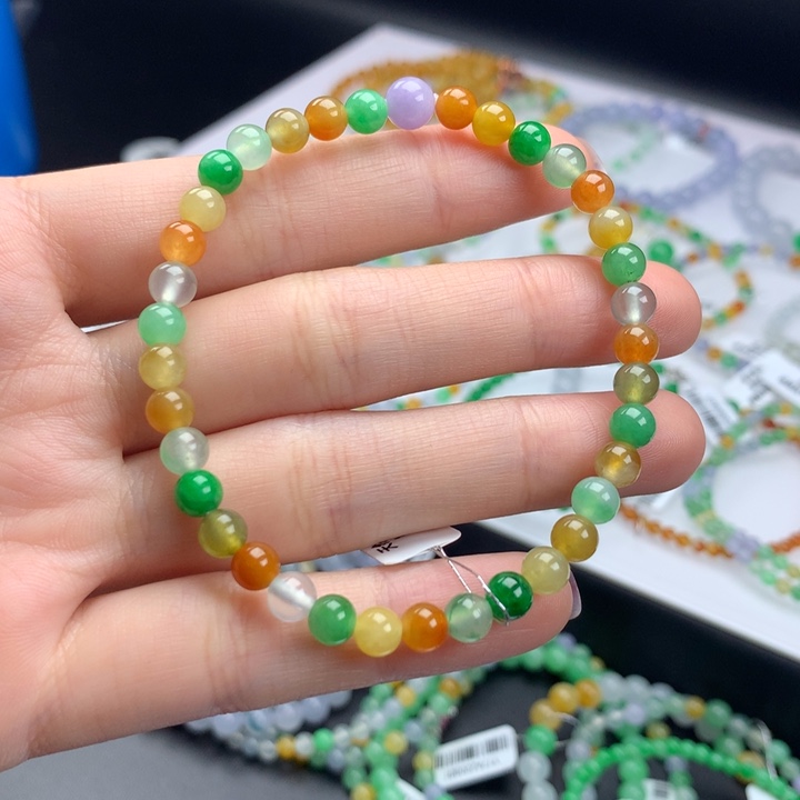 翡翠手镯未镶嵌卡