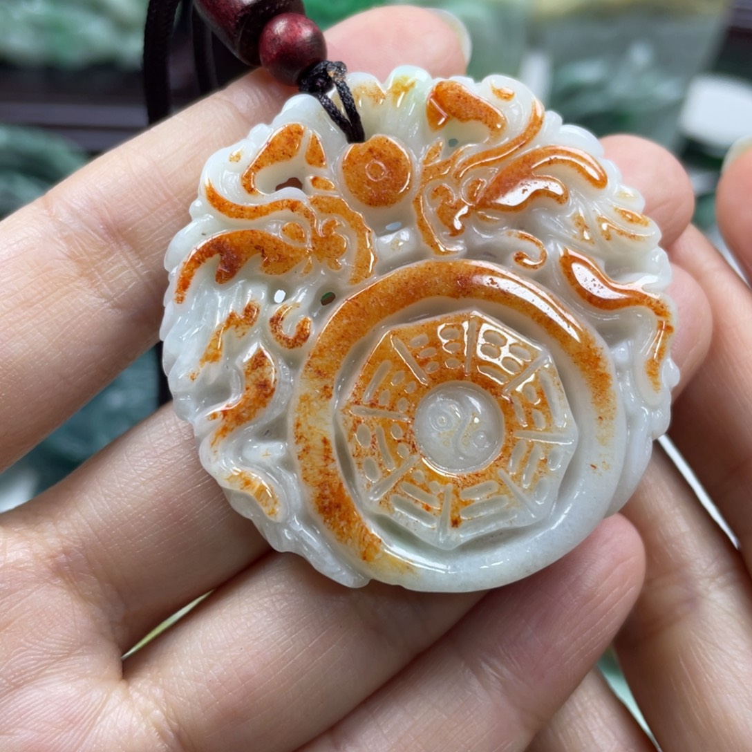 翡翠未镶嵌颈饰牌子