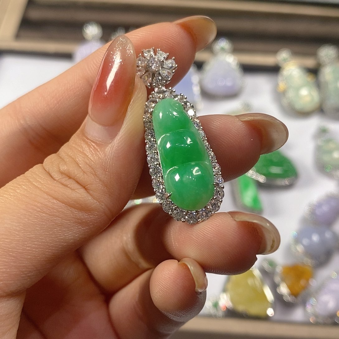 翡翠颈饰银S925镶嵌天然翡翠