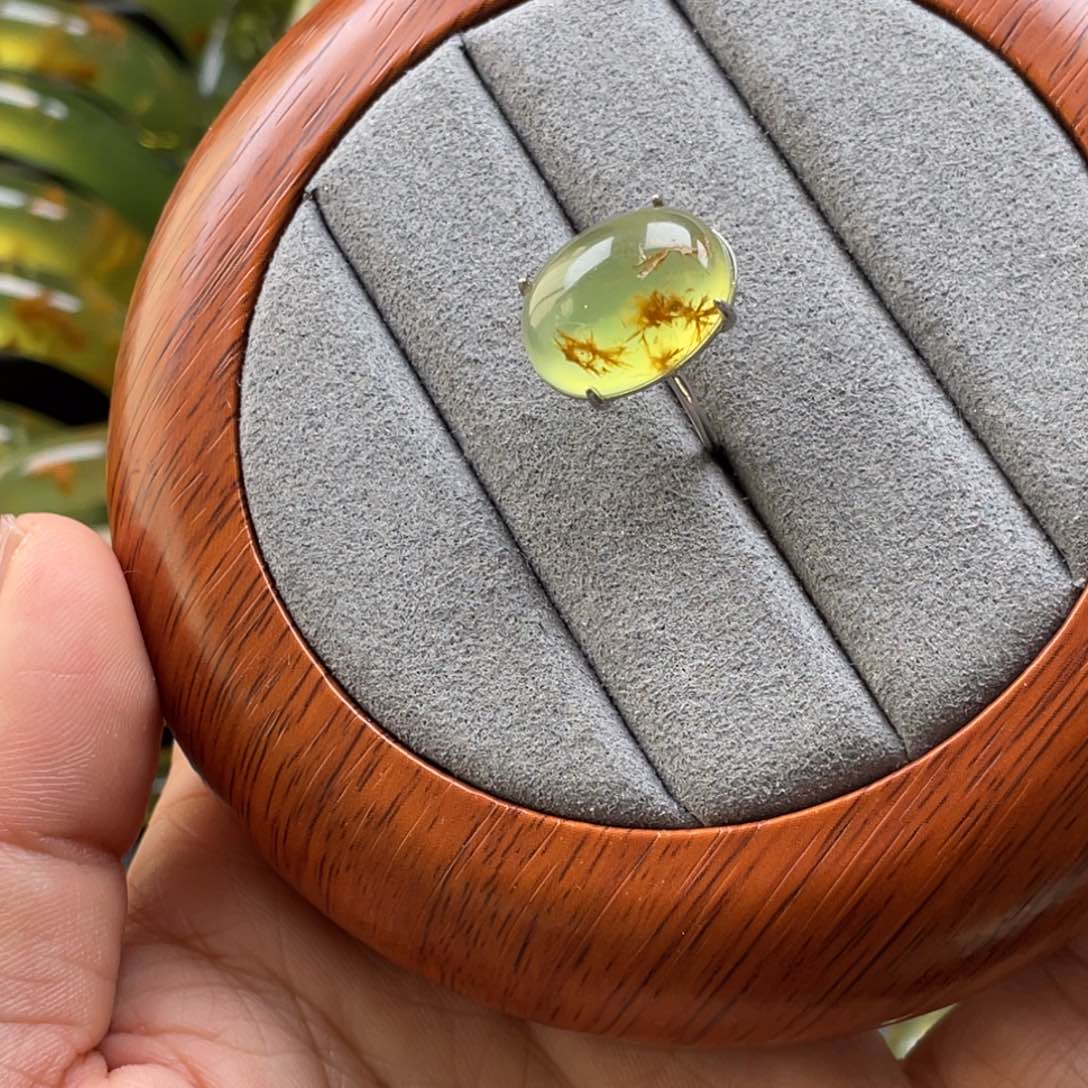 银S925镶嵌蛇纹石玉戒指