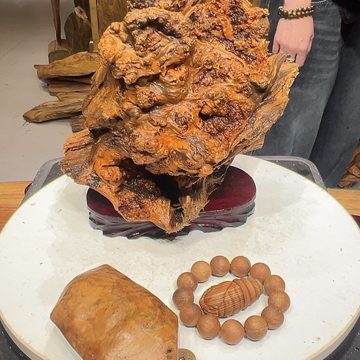 松木（琥珀木）飘**尘