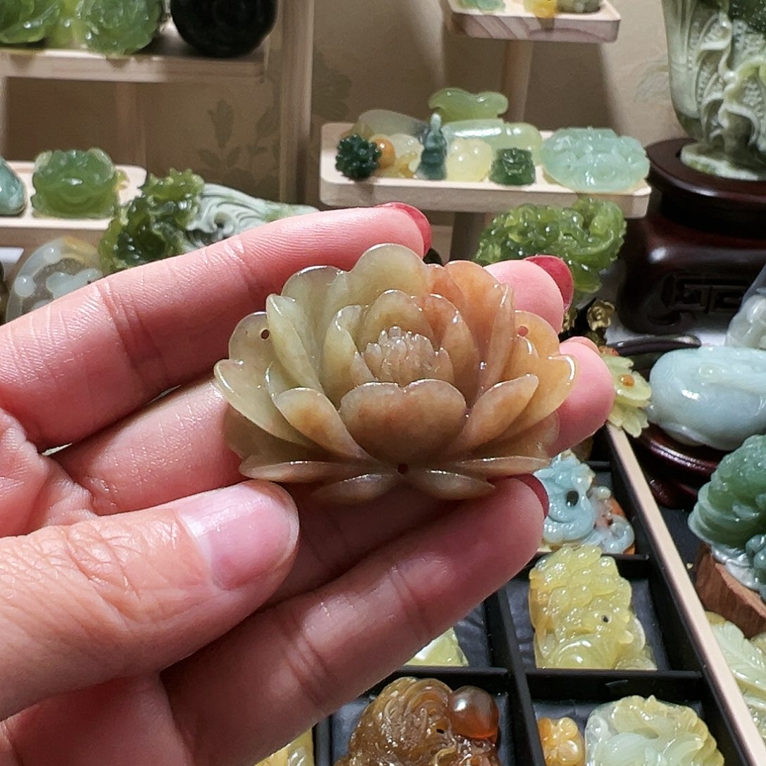 蛇纹石玉颈饰未镶嵌