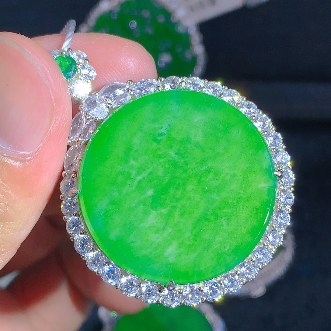 翡翠颈饰银S925镶嵌吊坠