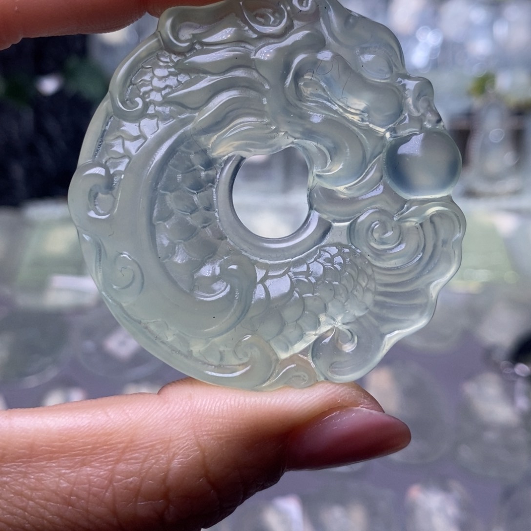 蛇纹石玉颈饰未镶嵌，