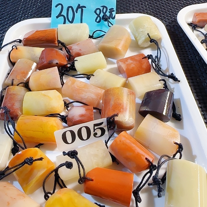 印石青田石老挝石椭圆随形印章30个88元，尺寸2-3多公分