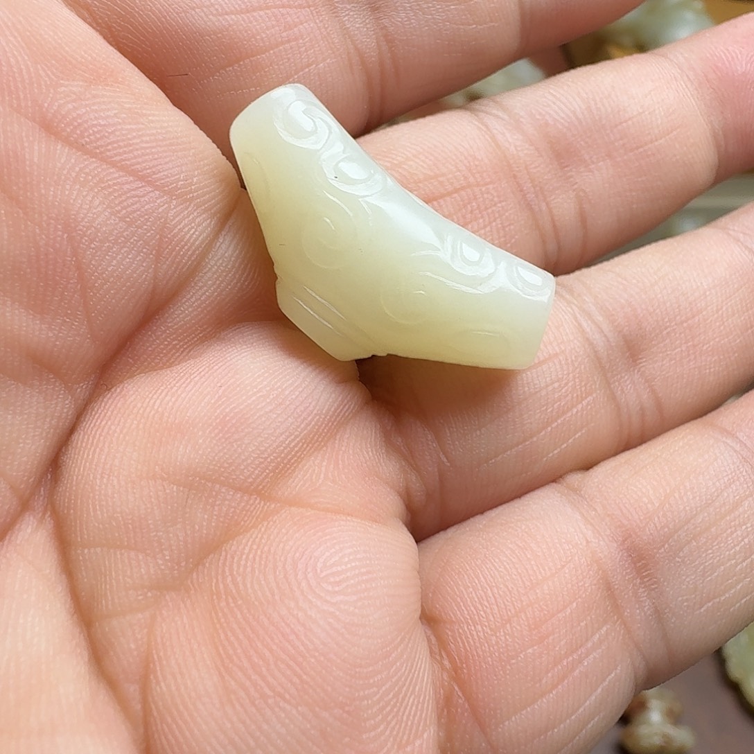 东***⊙和田玉（糖玉）未镶嵌挂件