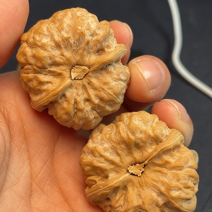 黎***光文玩核桃吊坠蛙蛙