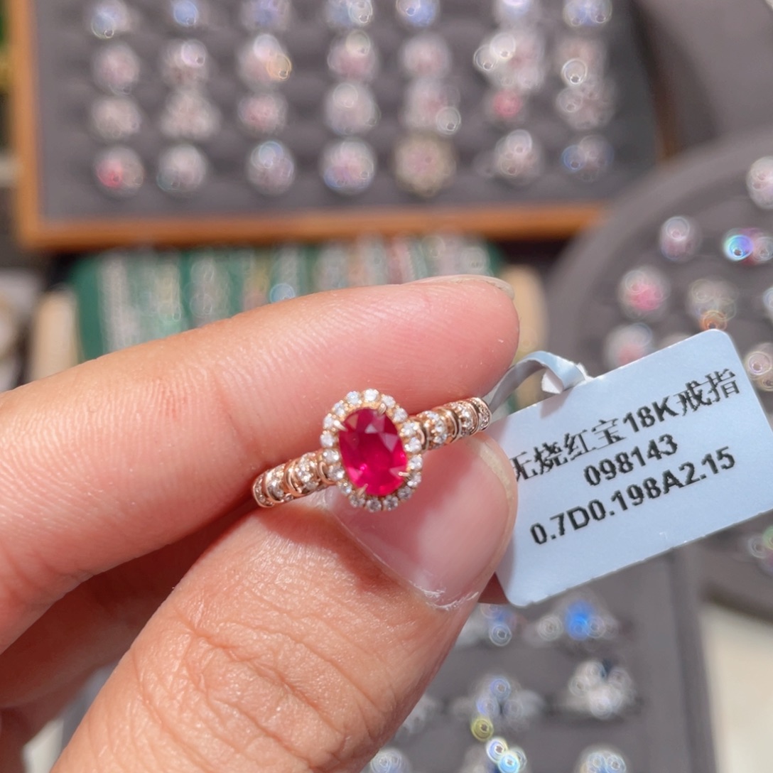 红宝石戒指18K金镶嵌0.7ct 无烧鸽血