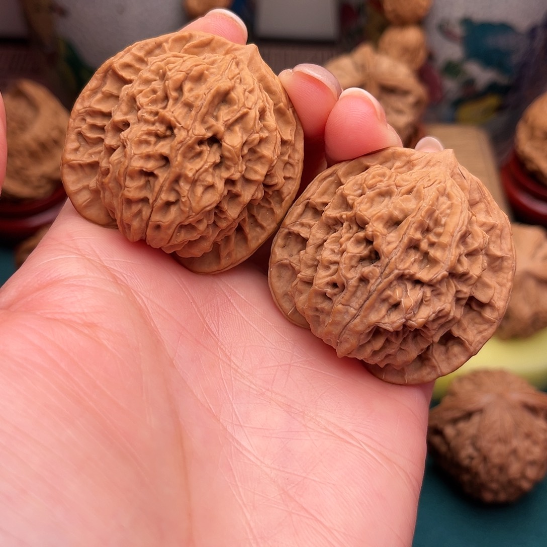 刀***疤把件文玩核桃盘龙纹