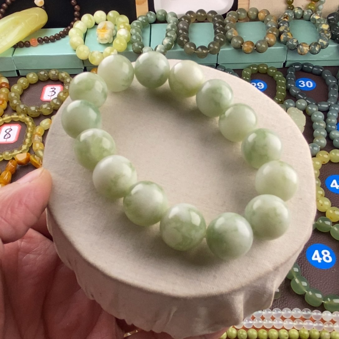 蛇纹石玉手串未镶嵌