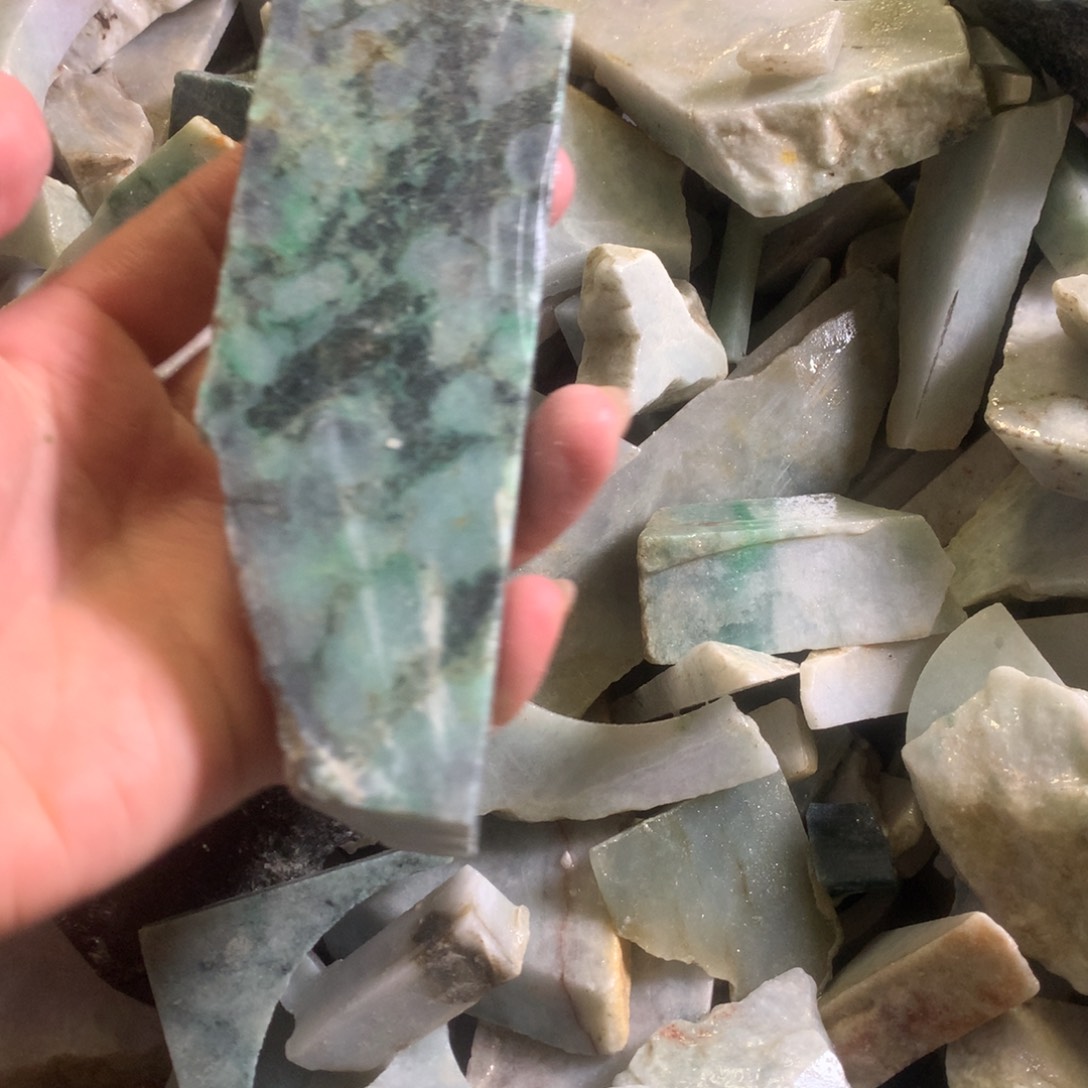 翡翠颈饰未镶嵌缅甸翡翠