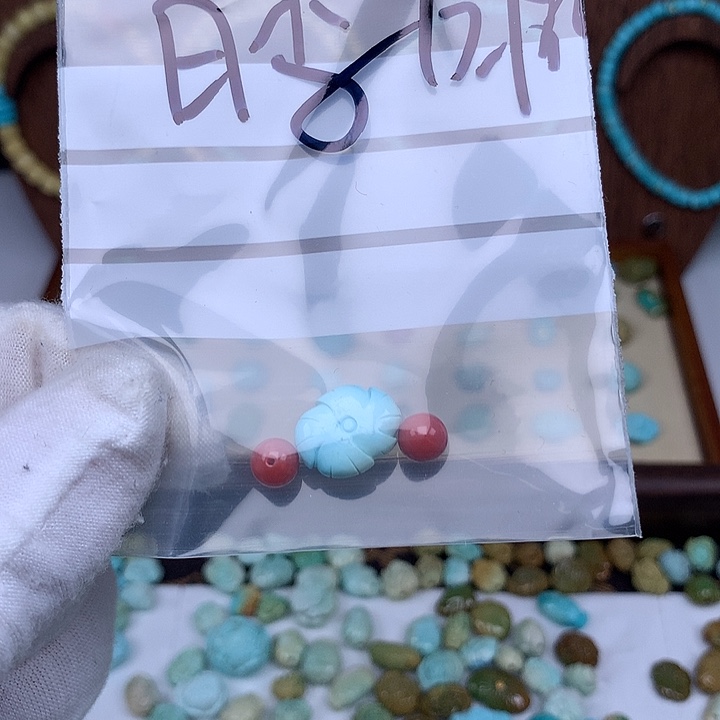 她***张绿松石未镶嵌珠宝奇石