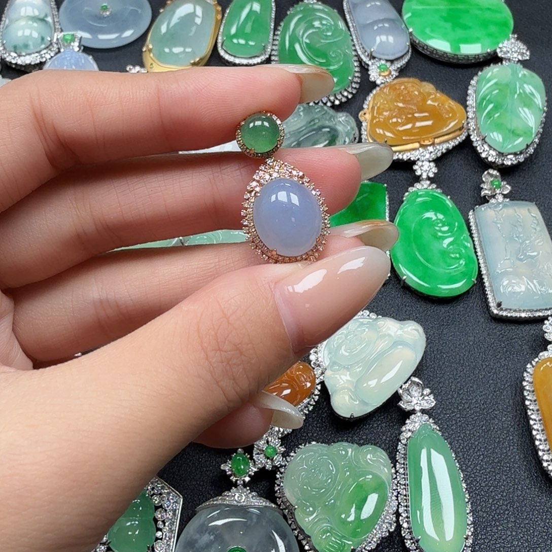 翡翠18K金镶嵌颈饰