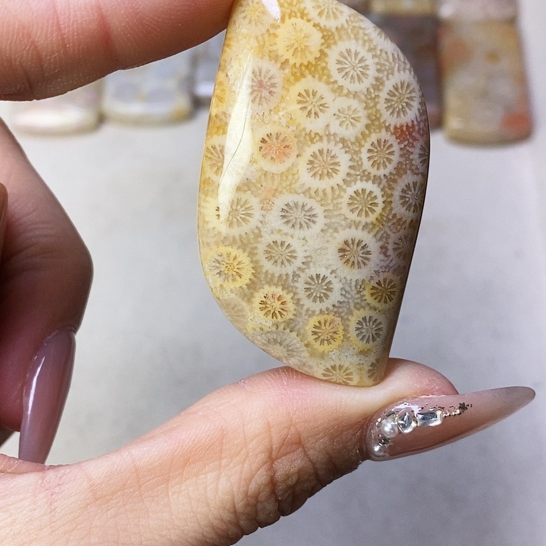 合金颈饰硅化玉阿**师