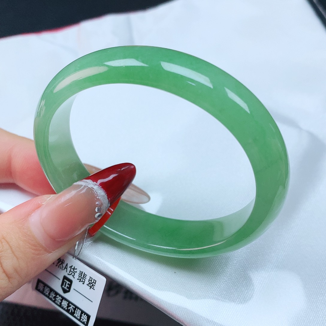 翡翠手镯未镶嵌52贵