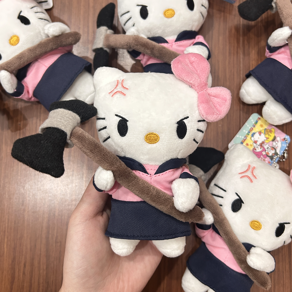 暴躁斧头hellokitty可爱包包挂件背包挂饰毛绒趣味包挂件挂饰