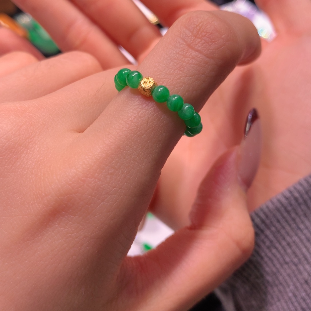 足金镶嵌戒指翡翠