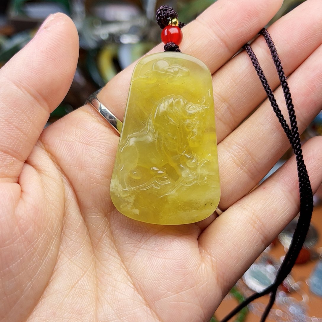 蛇纹石玉颈饰未镶嵌