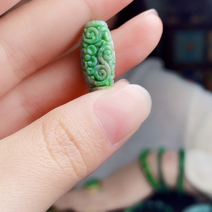 翡翠未镶嵌颈饰多样性