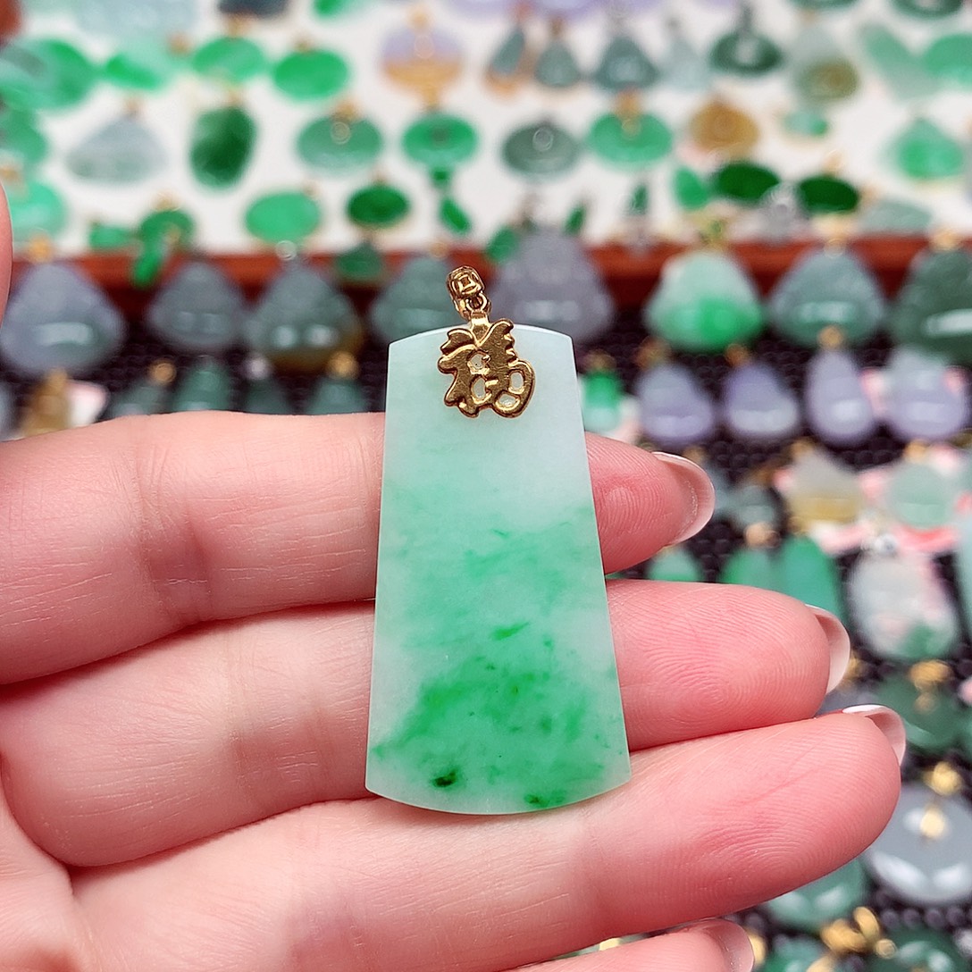 翡翠18K金镶嵌颈饰