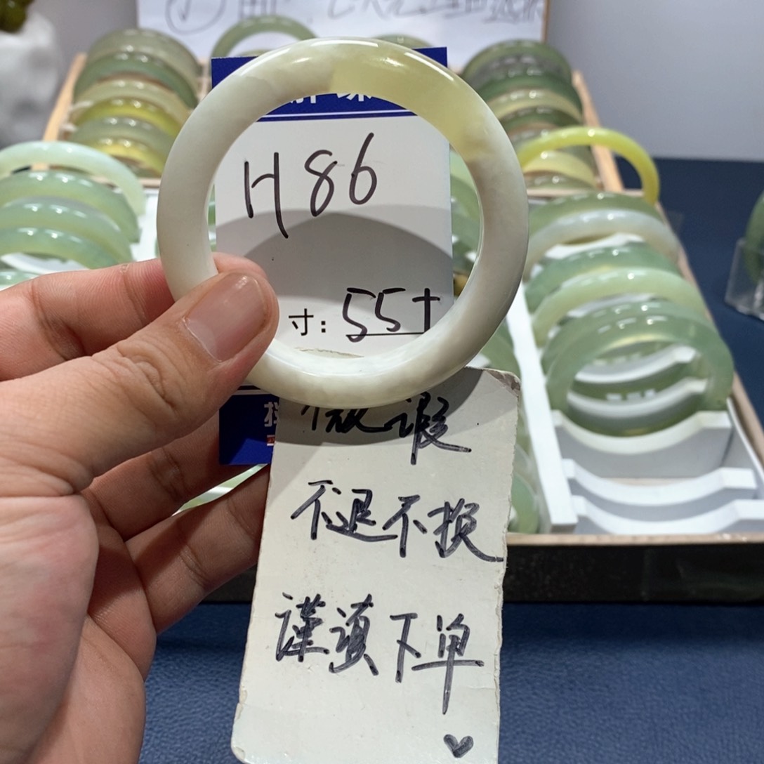 岫玉手镯未镶嵌手镯