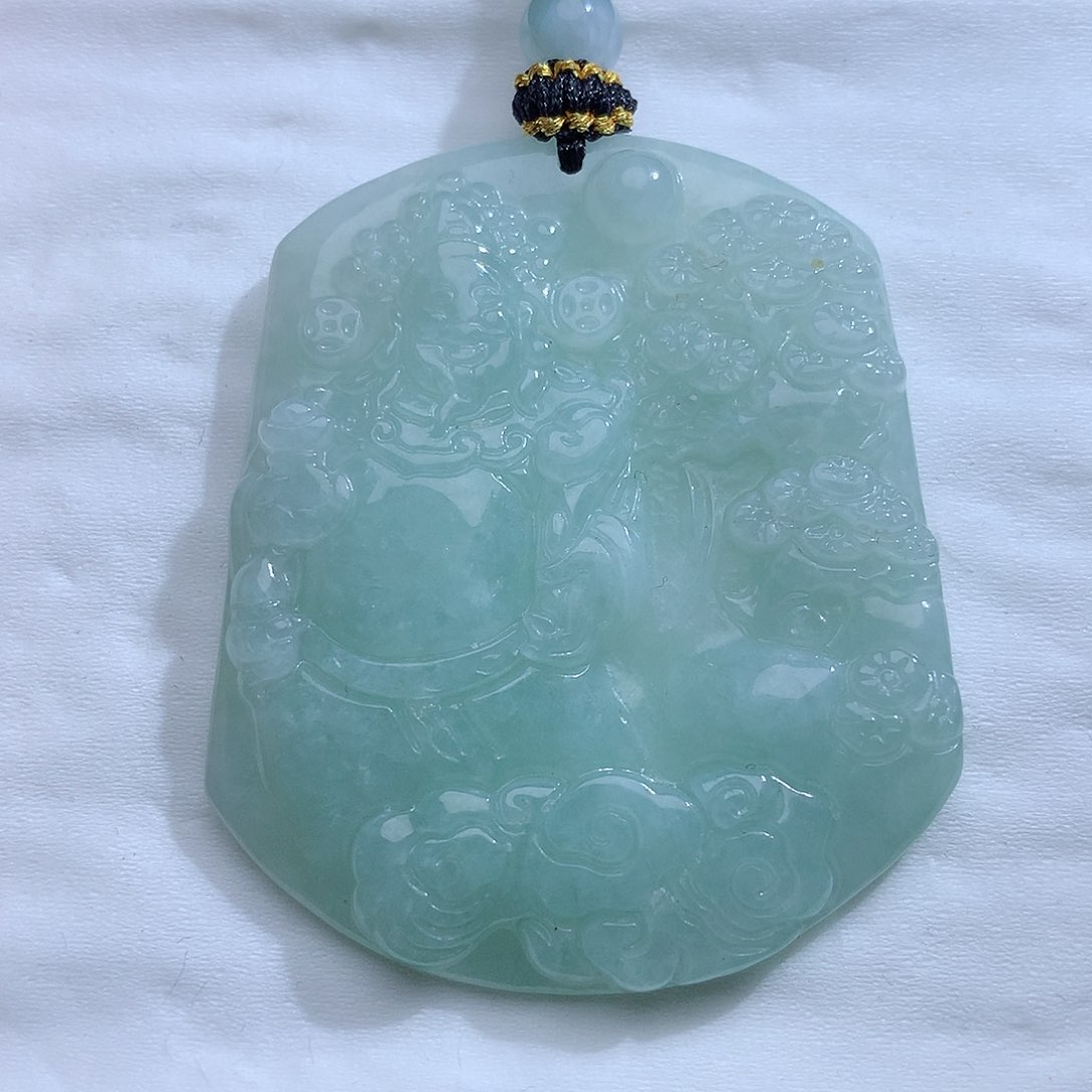 翡翠颈饰未镶嵌1。