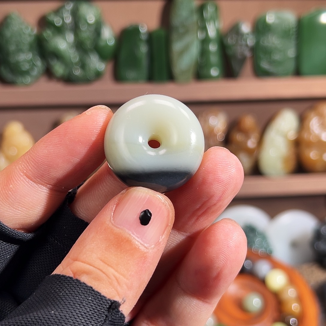 和田玉颈饰未镶嵌新疆半山水聚宝盆