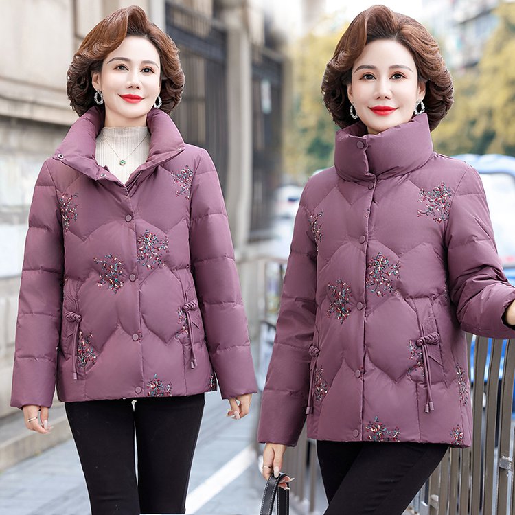 时尚女装冬季加绒加厚刺绣保暖中老年妈妈装羽绒服气质洋气