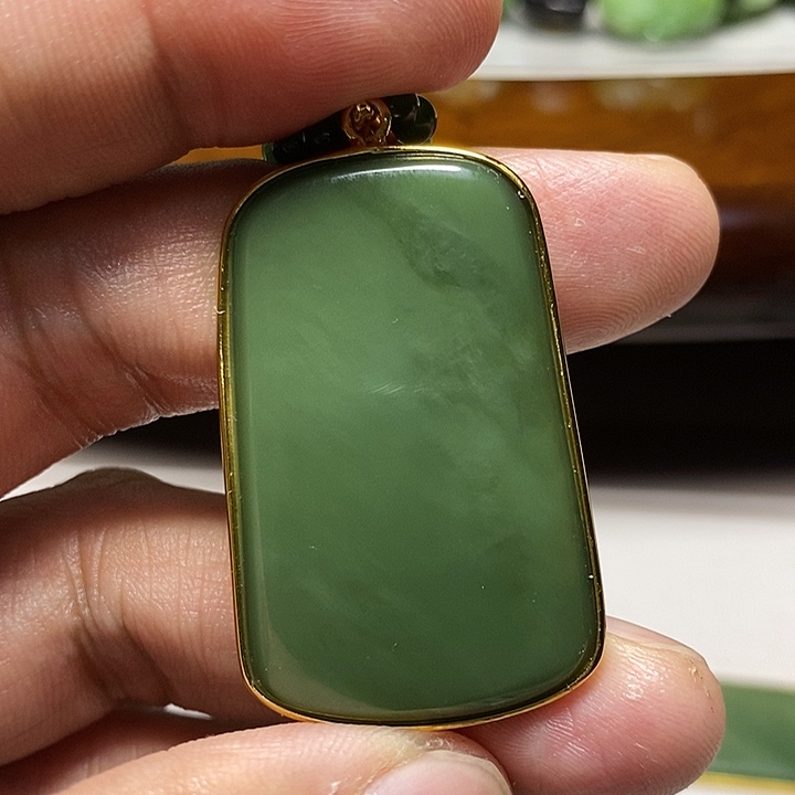 唐***诗和田玉（碧玉）未镶嵌颈饰