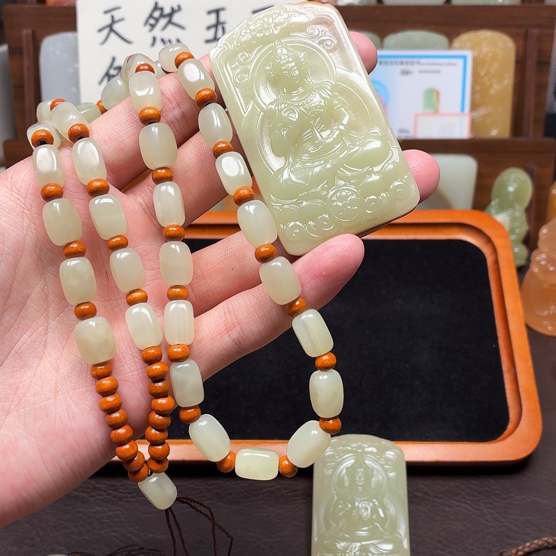 M****观音挂件绿双面雕刻