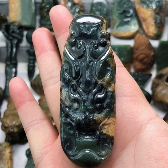 岫岩河磨玉（透闪石质玉）把件未镶嵌