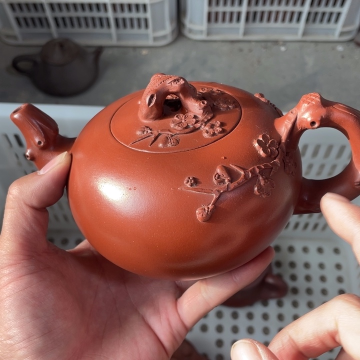 老厂紫砂壶一件。