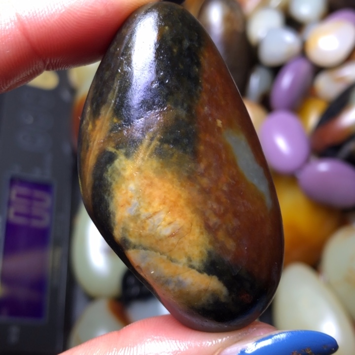 和田玉（翠青玉）未镶嵌珠宝奇石