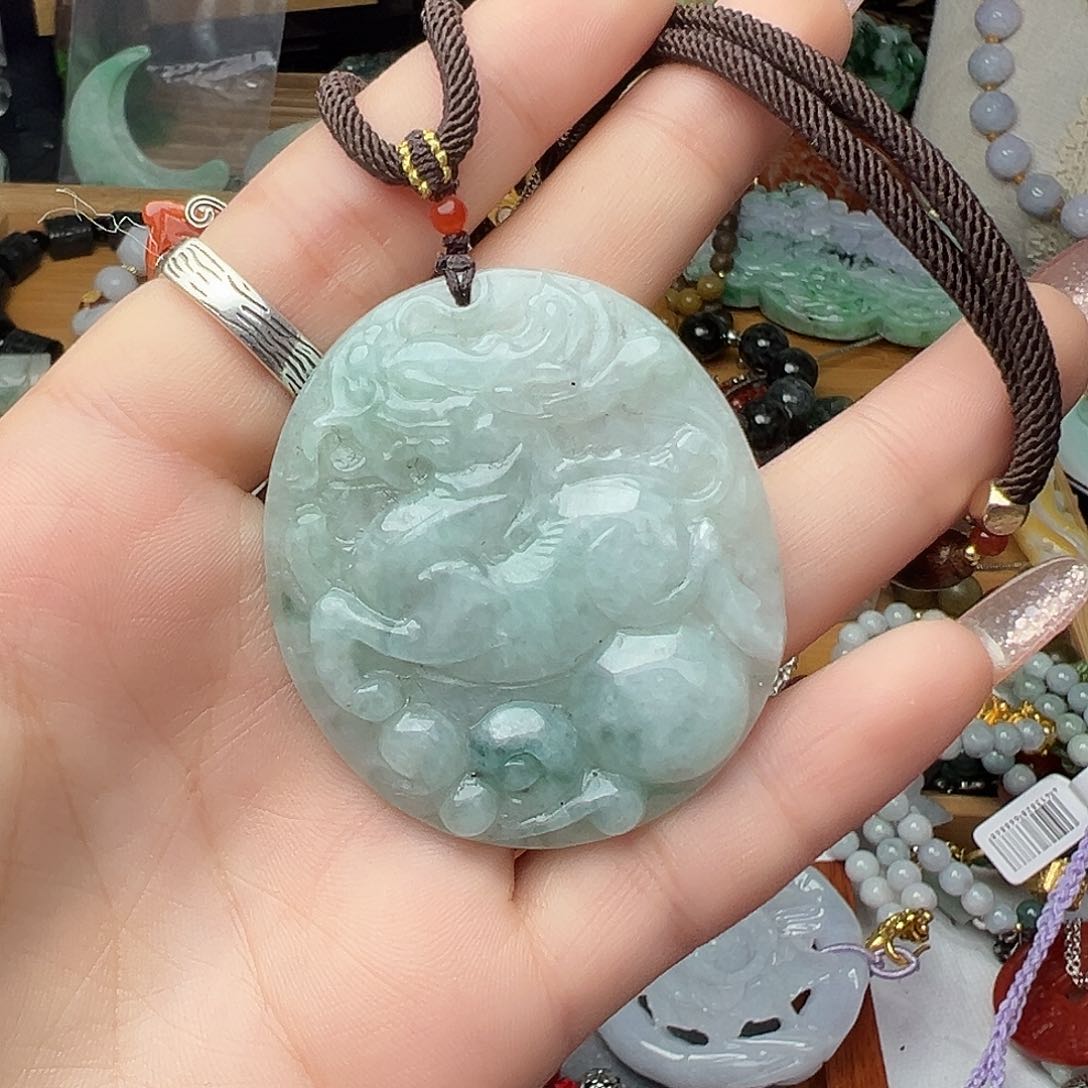 翡翠吊坠(赠链)未镶嵌吊坠