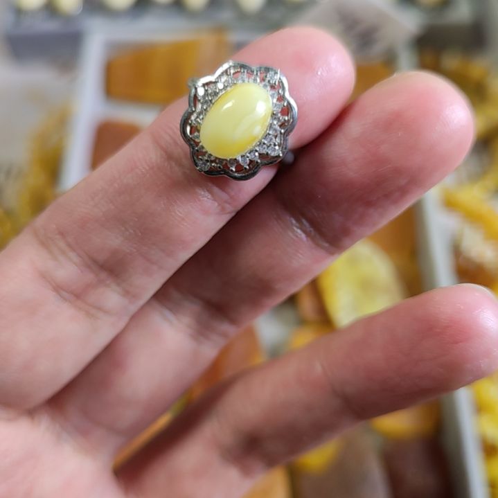 琥珀裸石未镶嵌戒指