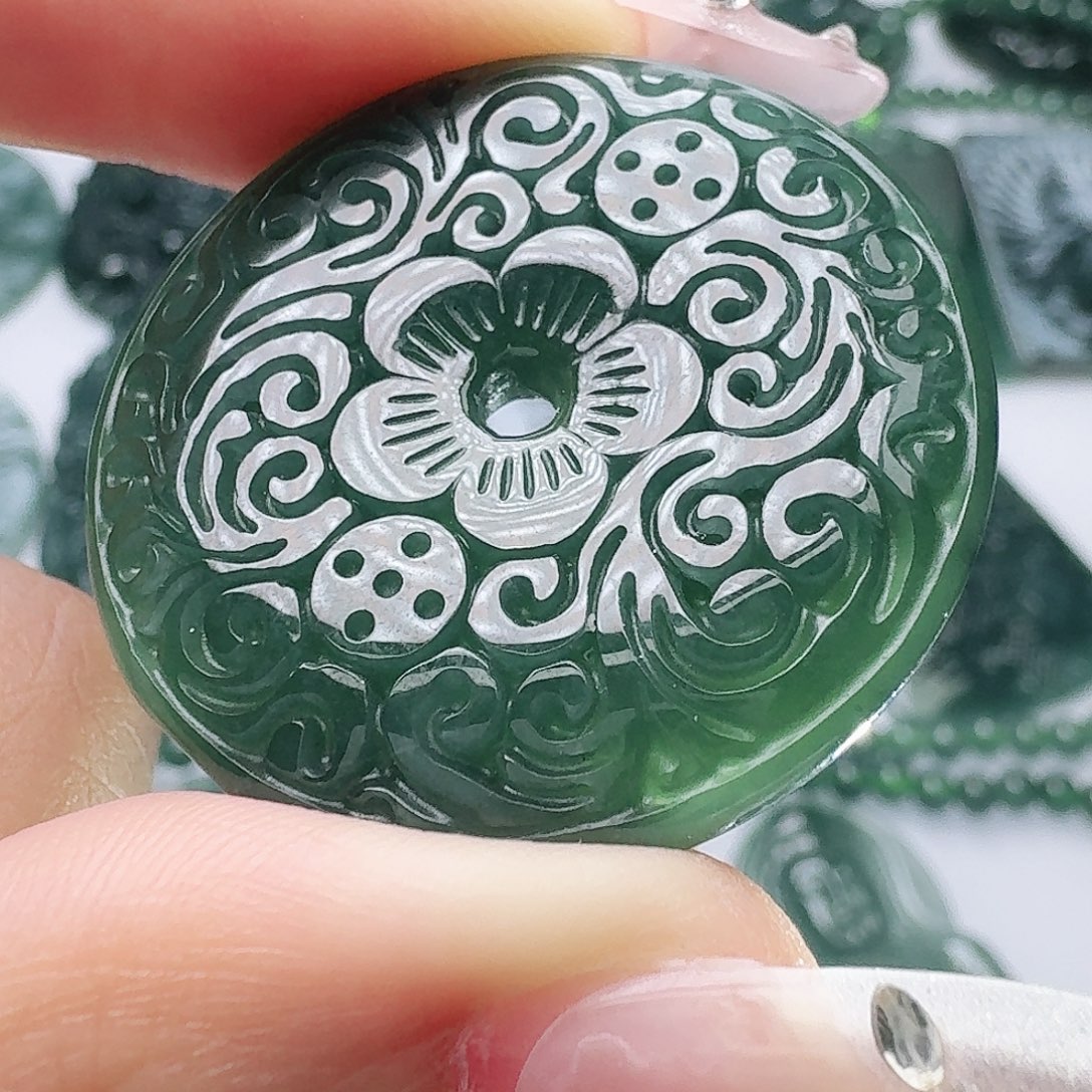 翡翠未镶嵌颈饰天然的A货翡翠多样性发其一 