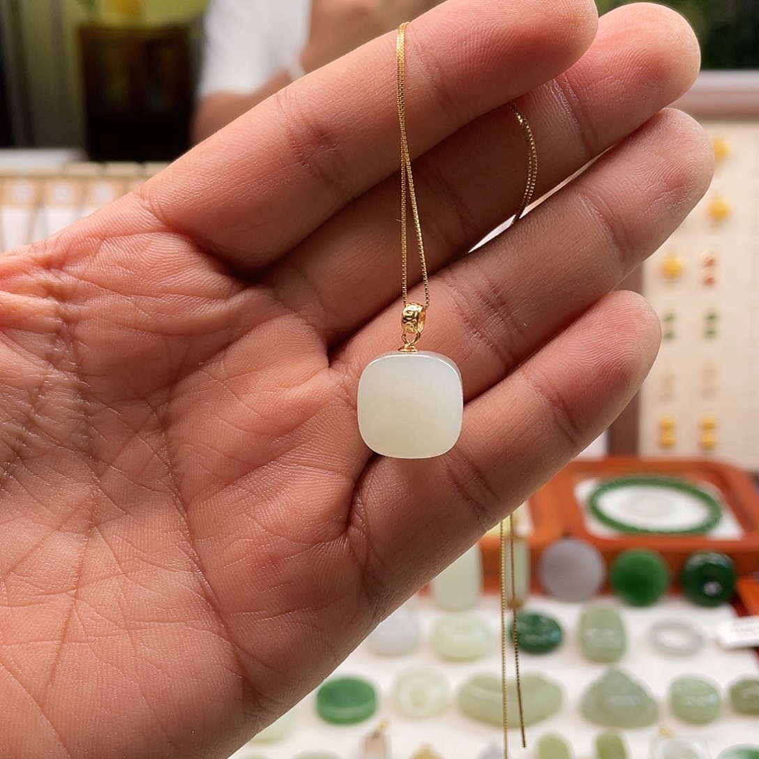 和田玉未镶嵌耳坠