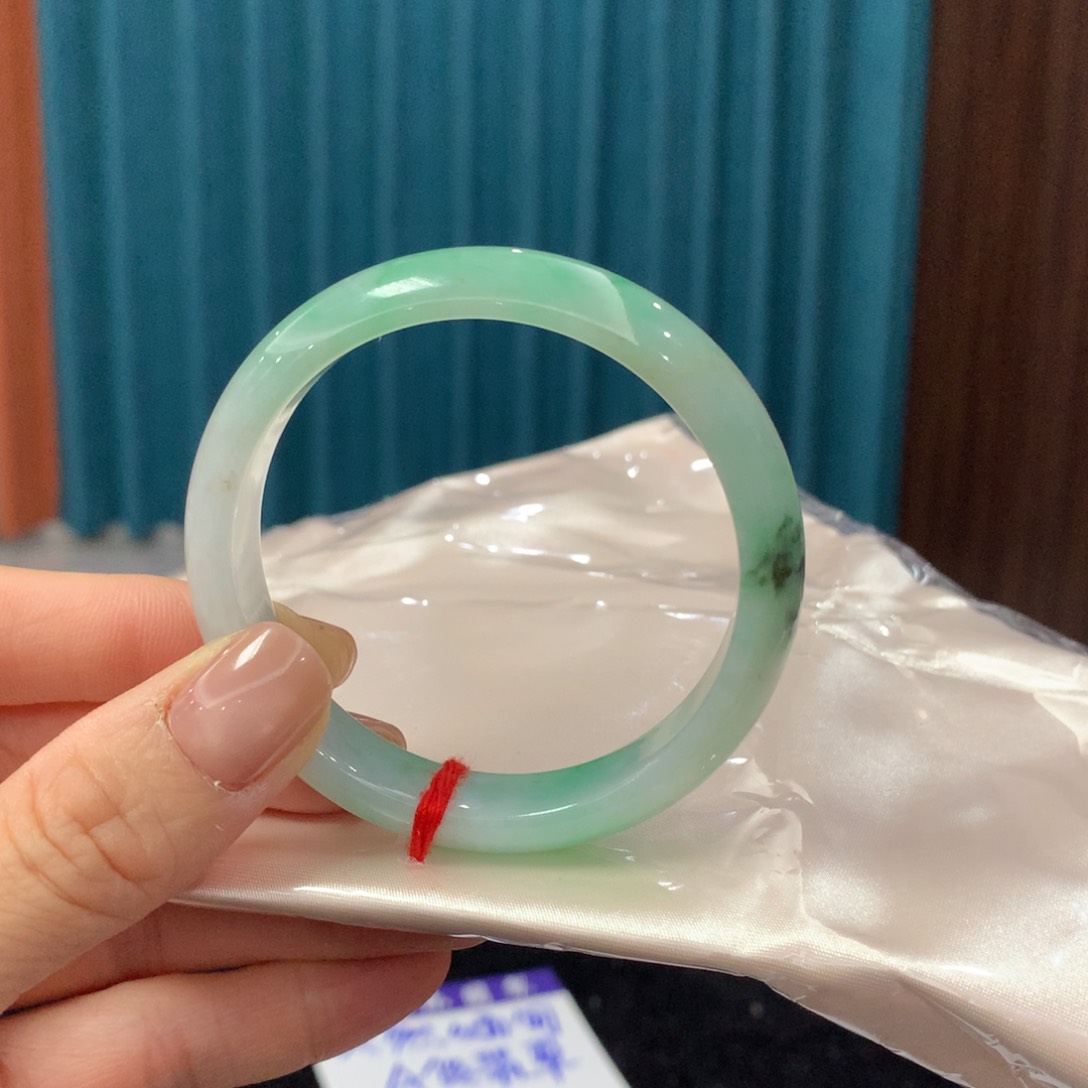 未镶嵌手镯翡翠完美者慎拍 圈口52