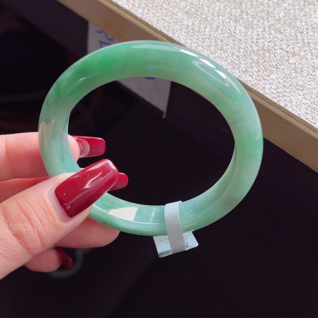 翡翠手镯未镶嵌手镯